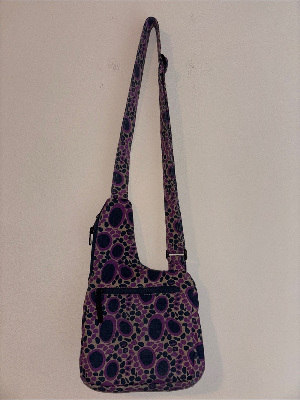 Kavu Crossbody Bag - Picture 2 of 3